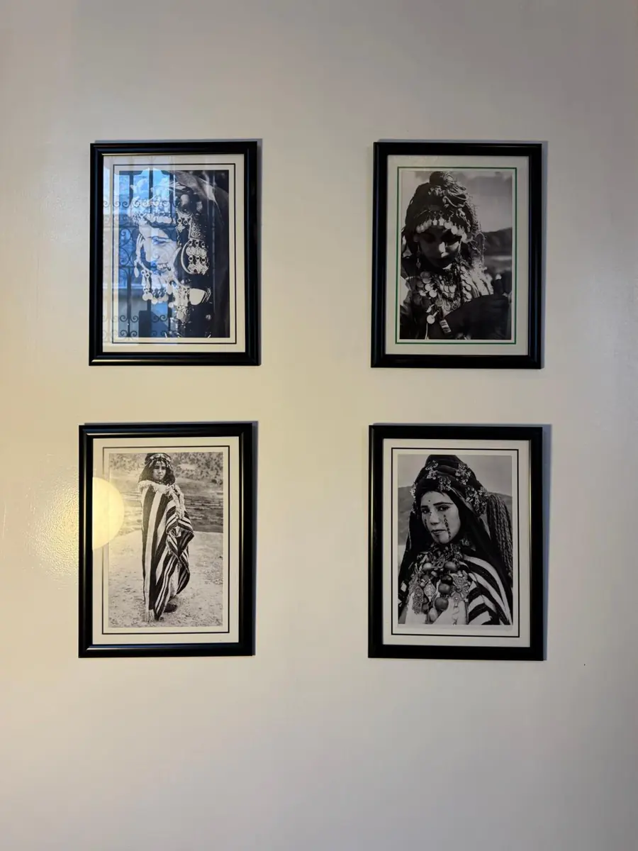 Quatre photographies berbères encadrées